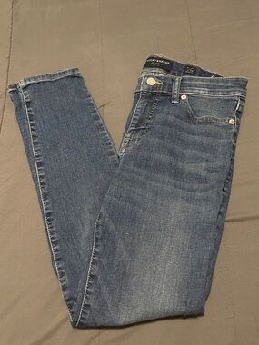 Lucky Brand Women's Medium Blue Skinny Jeans
